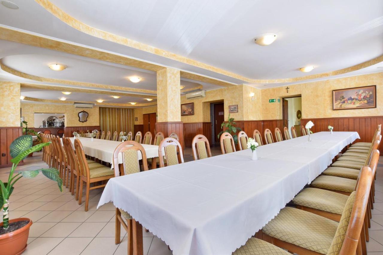 Hotel Stary Ratusz Kostomloty Dış mekan fotoğraf