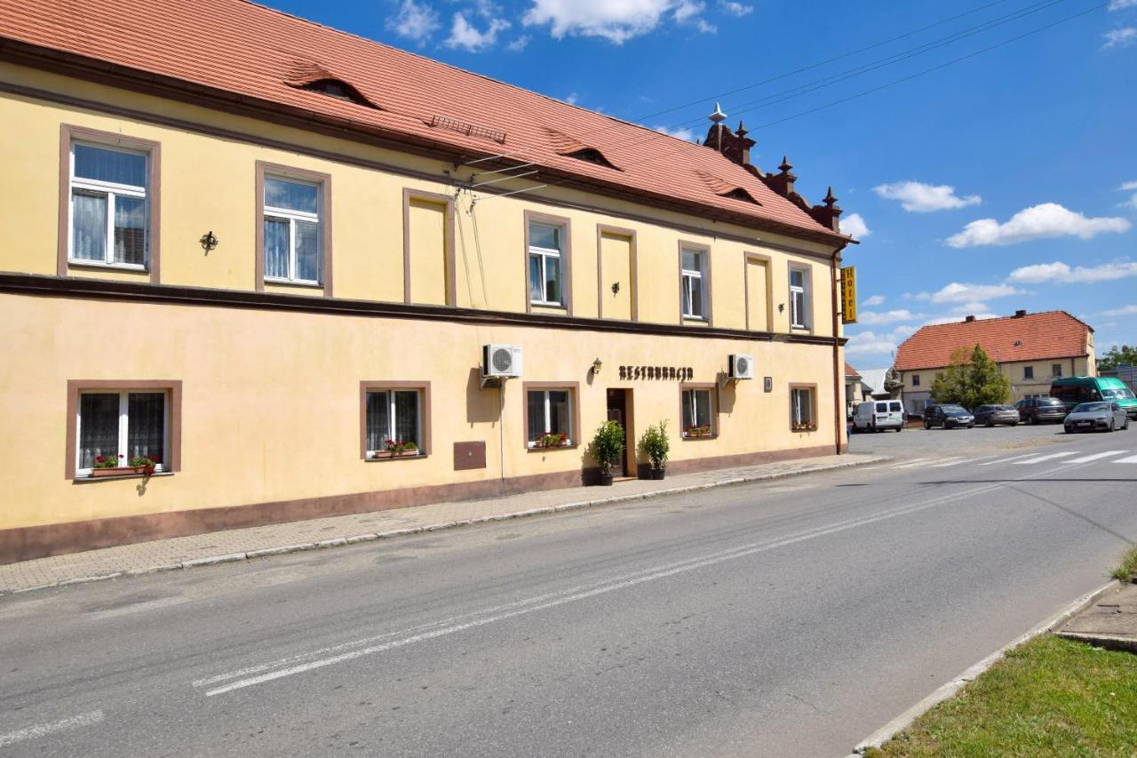 Hotel Stary Ratusz Kostomloty Dış mekan fotoğraf
